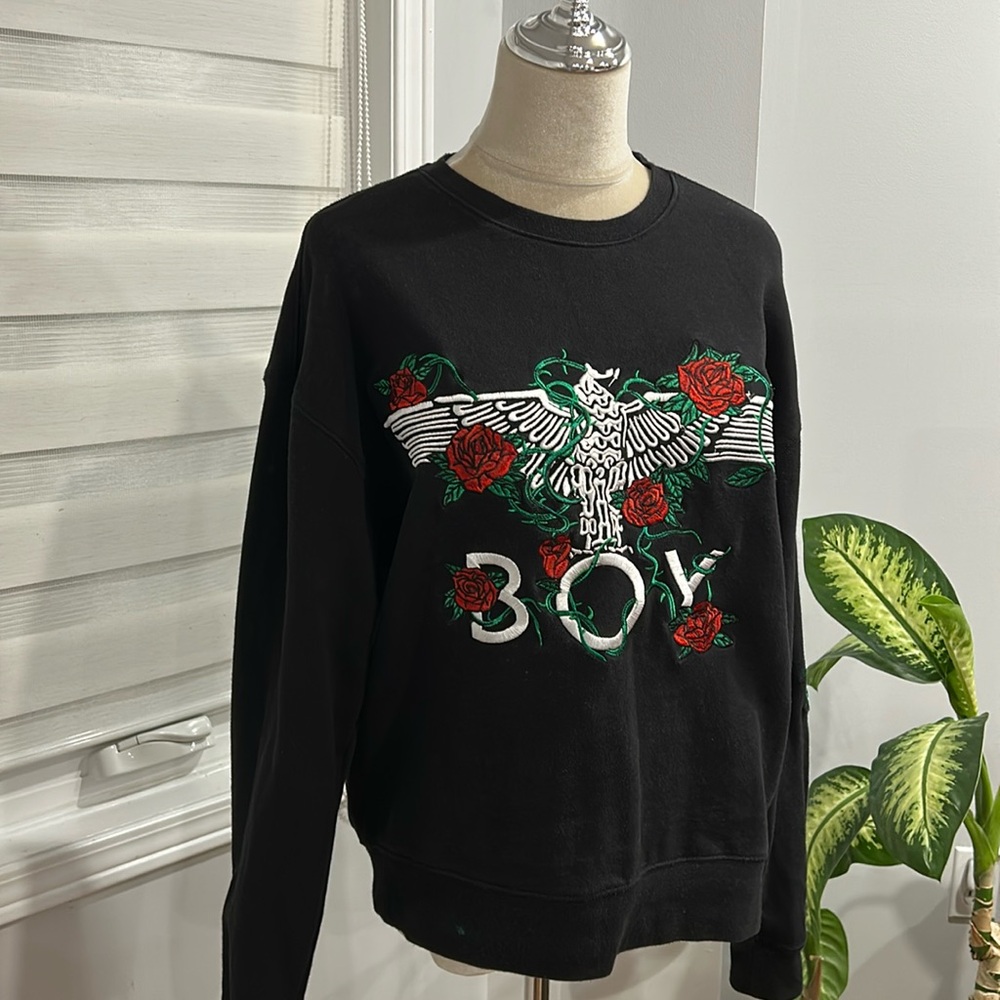 BOY LONDON PULLOVER 
EMBROIDERED ROSE DESIGN